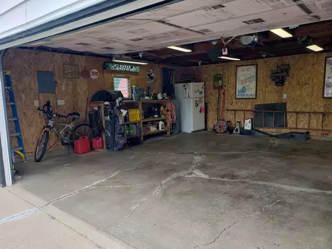 327 E Van Buren St, Ohio, IL 61349 photo 8