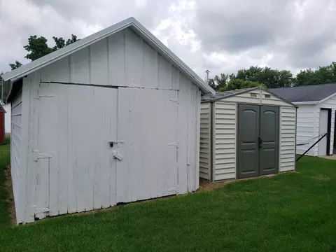 327 E Van Buren St, Ohio, IL 61349 photo 6