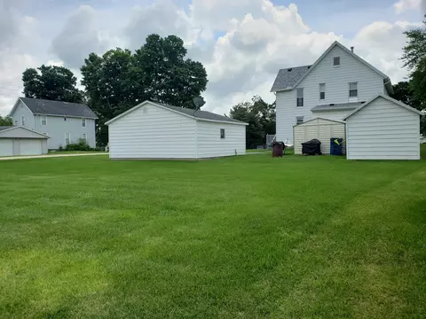 327 E Van Buren St, Ohio, IL 61349 photo 10