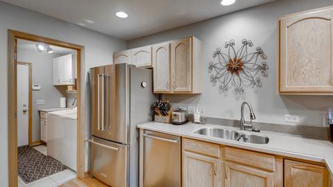 1303 Dancing Bear Ln, Elgin, IL 60120 photo 9