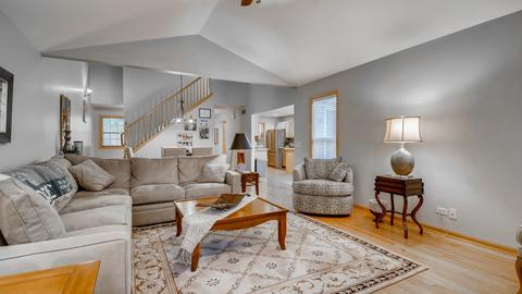 1303 Dancing Bear Ln, Elgin, IL 60120 photo 5