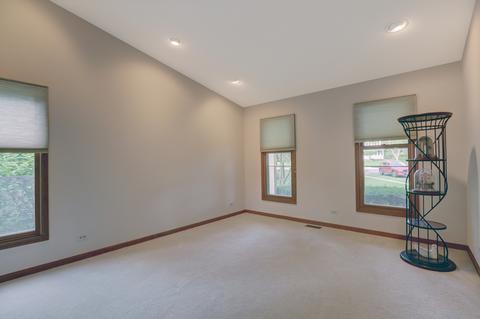 4220 Forest Glen Dr, Hoffman Estates, IL 60192 photo 10
