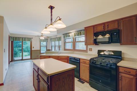 4220 Forest Glen Dr, Hoffman Estates, IL 60192 photo 16