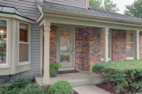 4220 Forest Glen Dr, Hoffman Estates, IL 60192 photo 3