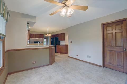 4220 Forest Glen Dr, Hoffman Estates, IL 60192 photo 17