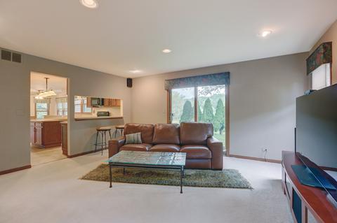 4220 Forest Glen Dr, Hoffman Estates, IL 60192 photo 12