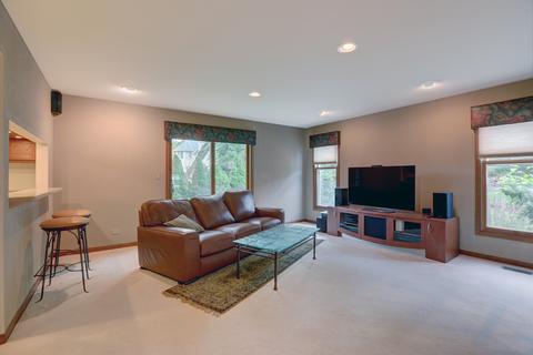 4220 Forest Glen Dr, Hoffman Estates, IL 60192 photo 11