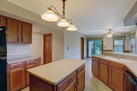 4220 Forest Glen Dr, Hoffman Estates, IL 60192 photo 15