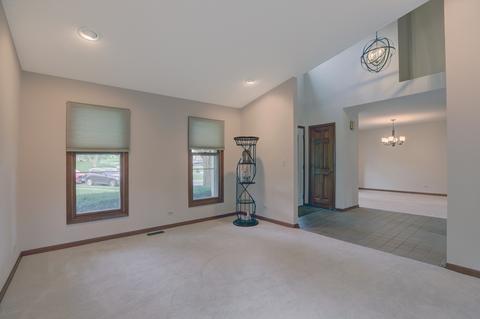 4220 Forest Glen Dr, Hoffman Estates, IL 60192 photo 9