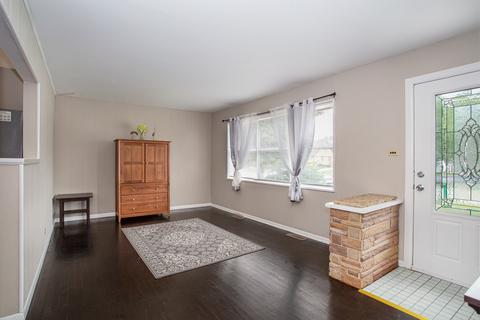 6813 Olympic Dr, Bridgeview, IL 60455 photo 3