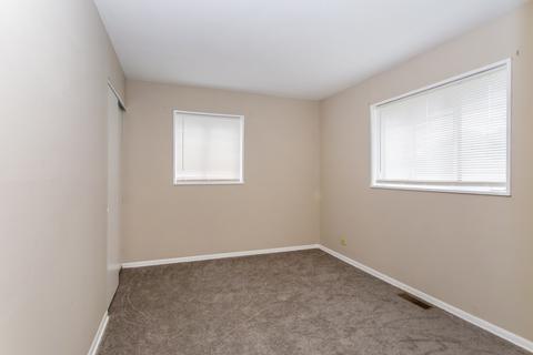 6813 Olympic Dr, Bridgeview, IL 60455 photo 7