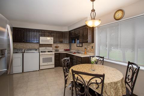 6813 Olympic Dr, Bridgeview, IL 60455 photo 5