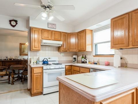 1180 John Dr, Hoffman Estates, IL 60169 photo 4