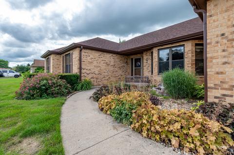 225 Wilcox Dr, Bartlett, IL 60103 photo 3