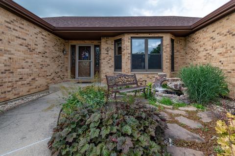 225 Wilcox Dr, Bartlett, IL 60103 photo 4