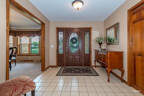 225 Wilcox Dr, Bartlett, IL 60103 photo 5