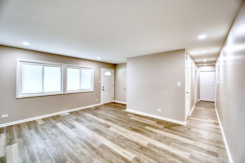 1855 Pierce Rd, Hoffman Estates, IL 60169 photo 3