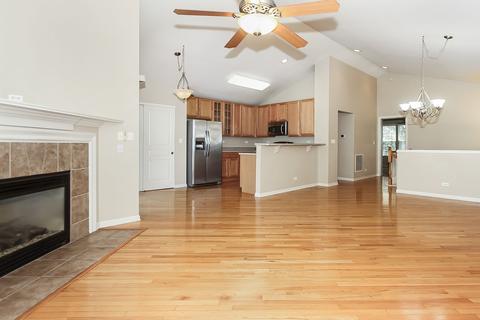 1003 Reserve Dr, Elgin, IL 60124 photo 7