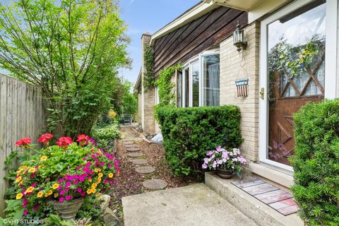 1767 E Carib Ln, Mount Prospect, IL 60056 photo 3