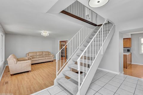 810 Hunter Dr, Roselle, IL 60172 photo 5