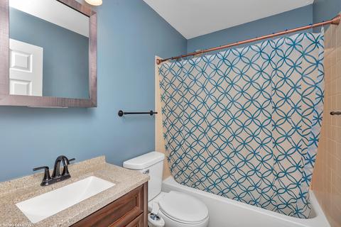 810 Hunter Dr, Roselle, IL 60172 photo 15