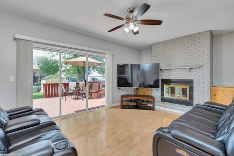 810 Hunter Dr, Roselle, IL 60172 photo 12
