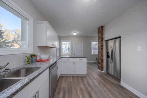 715 E 92nd St, Chicago, IL 60619 photo 4