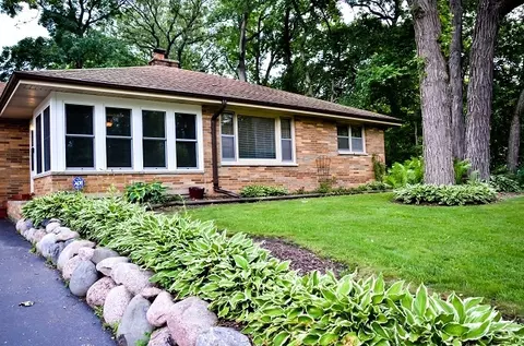 704 W Hickory Trl, Mchenry, IL 60051 photo 4
