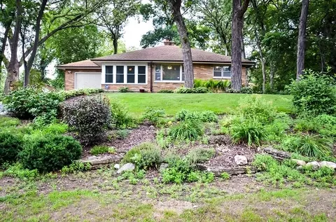 704 W Hickory Trl, Mchenry, IL 60051 photo 2