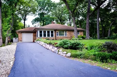 704 W Hickory Trl, Mchenry, IL 60051 photo 1