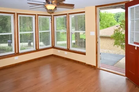 704 W Hickory Trl, Mchenry, IL 60051 photo 9