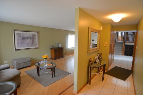 7655 S 78th Ct, Bridgeview, IL 60455 photo 2