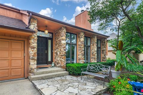 1505 White Eagle Dr, Naperville, IL 60564 photo 2