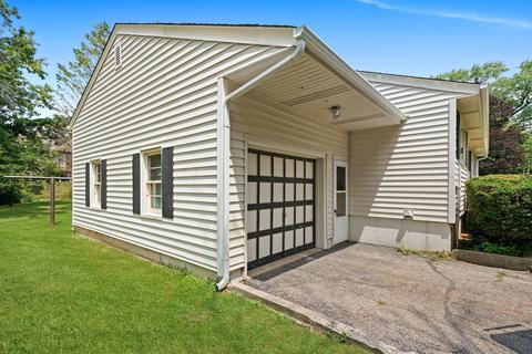 1805 N Riverside Dr, Mchenry, IL 60050 photo 2