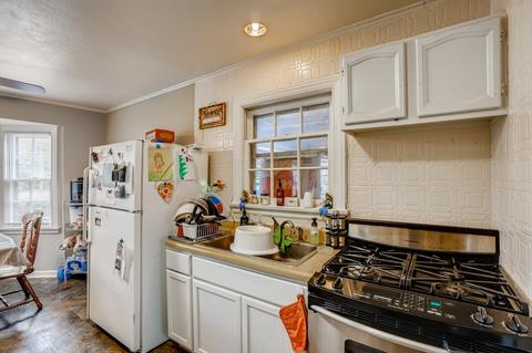 243 S Willow St, Roselle, IL 60172 photo 4