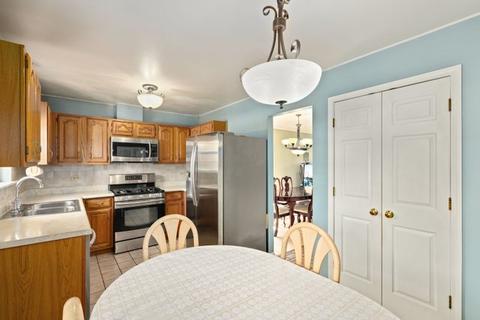432 Barton Pl, Carol Stream, IL 60188 photo 4
