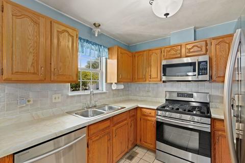 432 Barton Pl, Carol Stream, IL 60188 photo 3