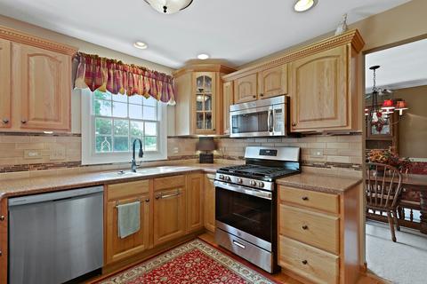 155 Exeter Ct, Roselle, IL 60172 photo 6