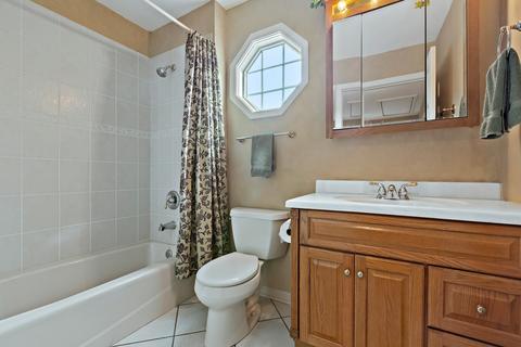 155 Exeter Ct, Roselle, IL 60172 photo 12