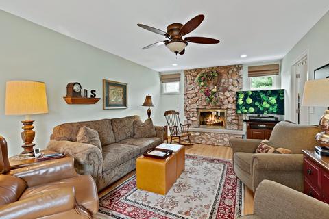 155 Exeter Ct, Roselle, IL 60172 photo 7