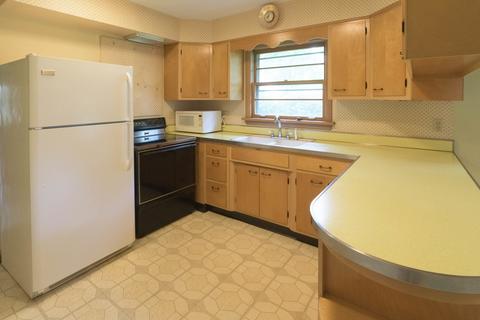 136 Kimberly Ave, East Dundee, IL 60118 photo 4