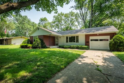 136 Kimberly Ave, East Dundee, IL 60118 photo 1