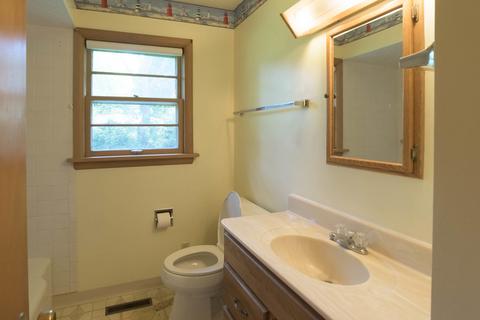 136 Kimberly Ave, East Dundee, IL 60118 photo 8