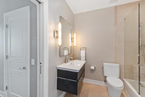 175 E Delaware Pl #9103, Chicago, IL 60611 photo 16