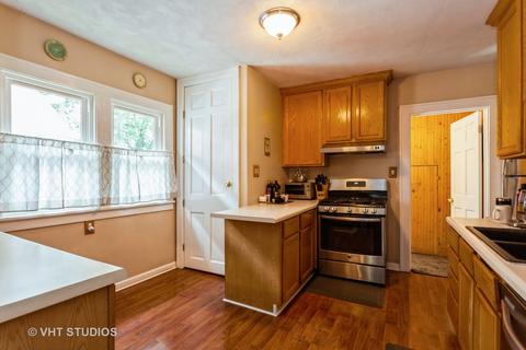 435 Bangs St, Aurora, IL 60505 photo 6
