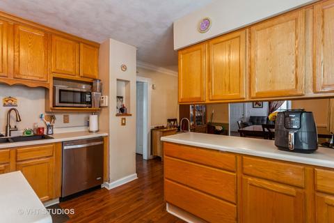 435 Bangs St, Aurora, IL 60505 photo 7