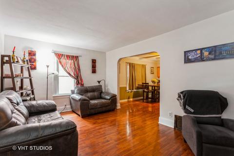435 Bangs St, Aurora, IL 60505 photo 4