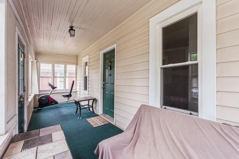 435 Bangs St, Aurora, IL 60505 photo 3