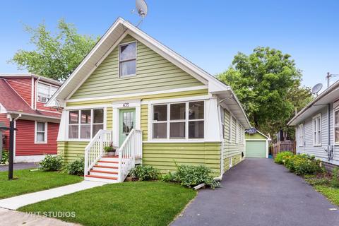 435 Bangs St, Aurora, IL 60505 photo 2