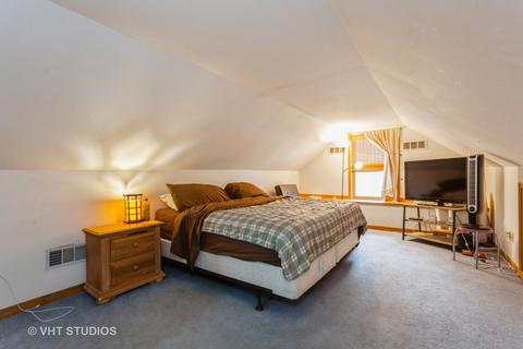435 Bangs St, Aurora, IL 60505 photo 9